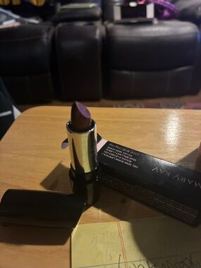 Gel semi gloss lipstick